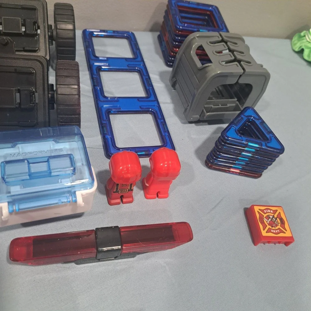 Magformers Police & Rescue Magnetic Building Set Wheels Figures STEM Toy